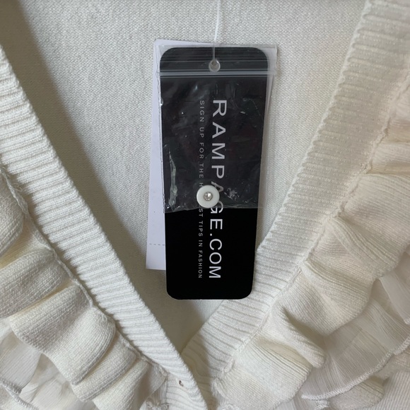 Rampage crop sweater with ruffles NWT white Macy’s - Picture 6 of 6
